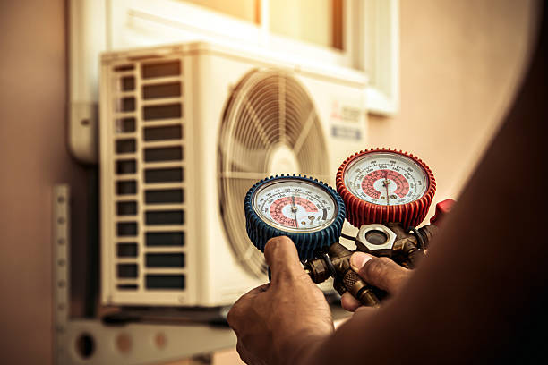Professional Hvac technician working in Elkridge, MD